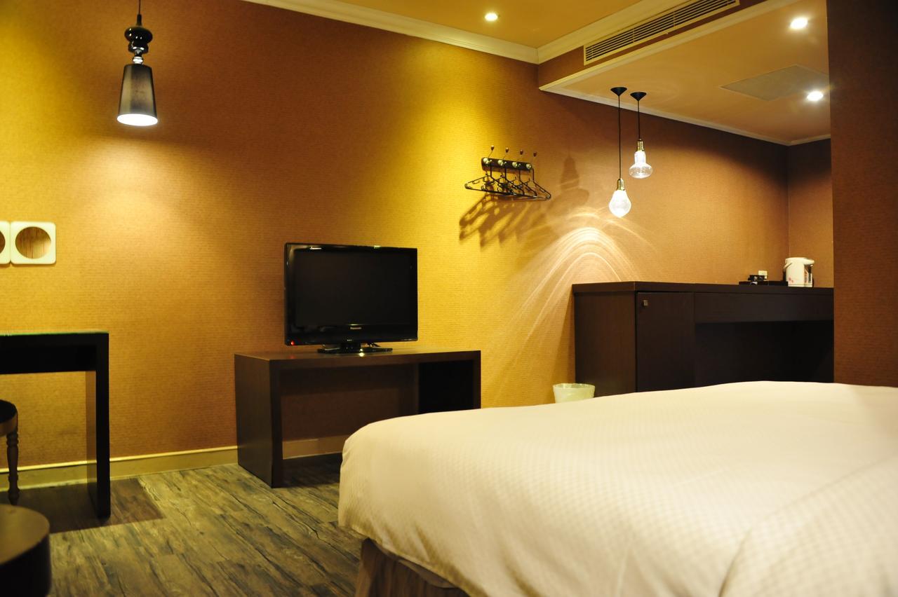 The Riverside Hotel & Motel Kaohsiung Exterior photo