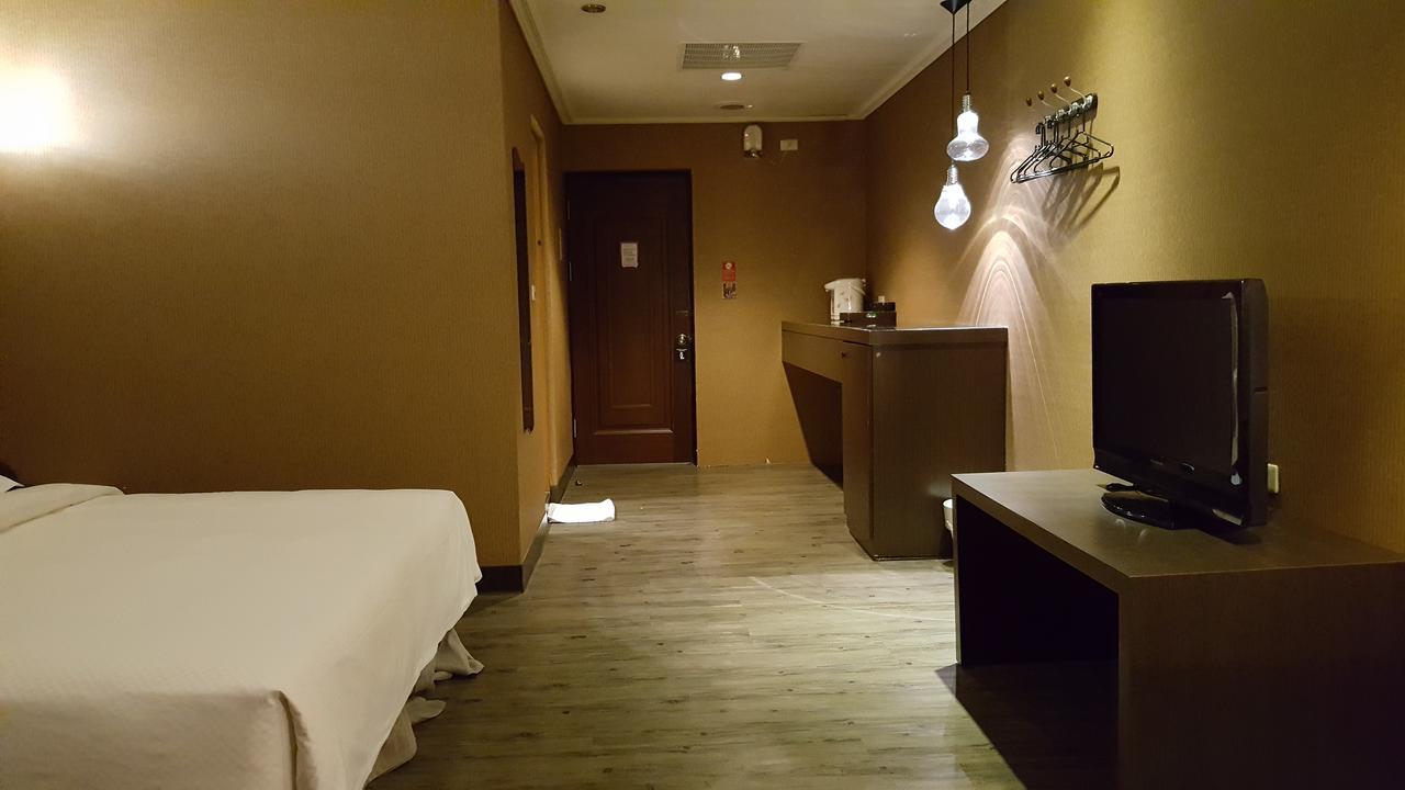 The Riverside Hotel & Motel Kaohsiung Exterior photo