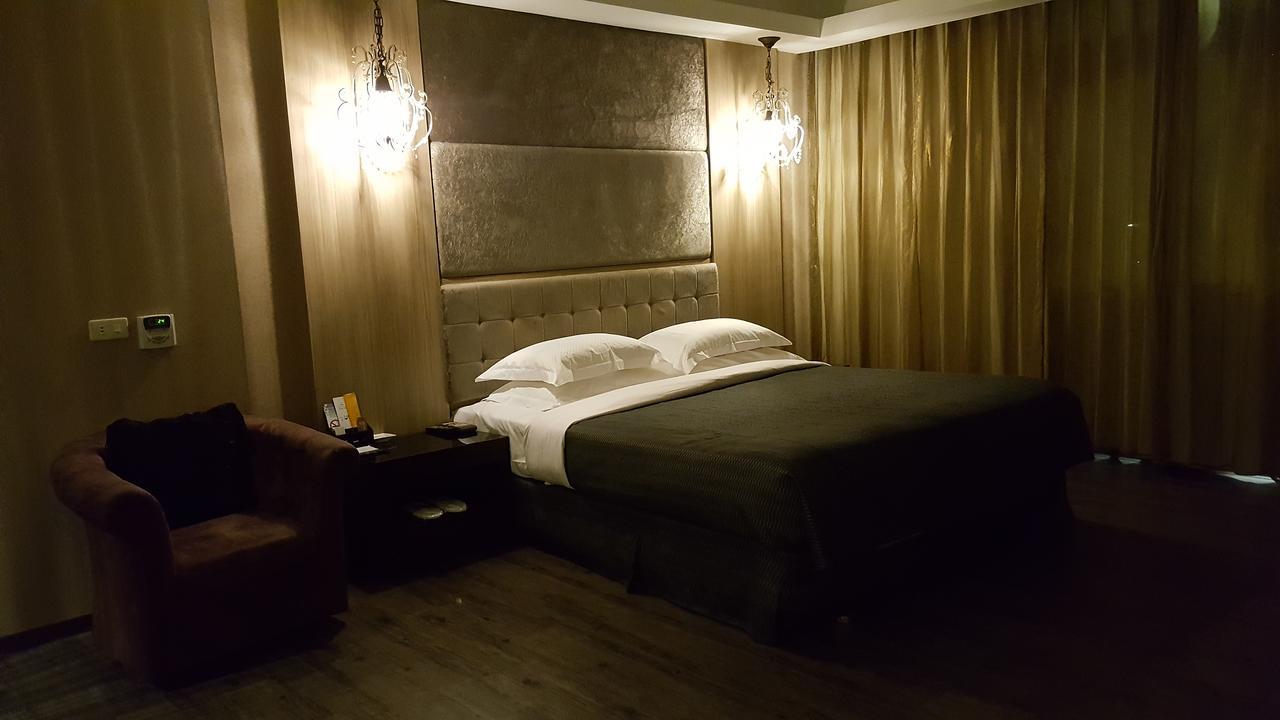 The Riverside Hotel & Motel Kaohsiung Exterior photo