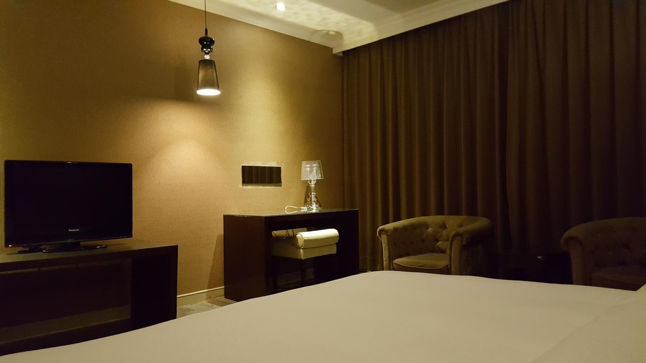 The Riverside Hotel & Motel Kaohsiung Exterior photo