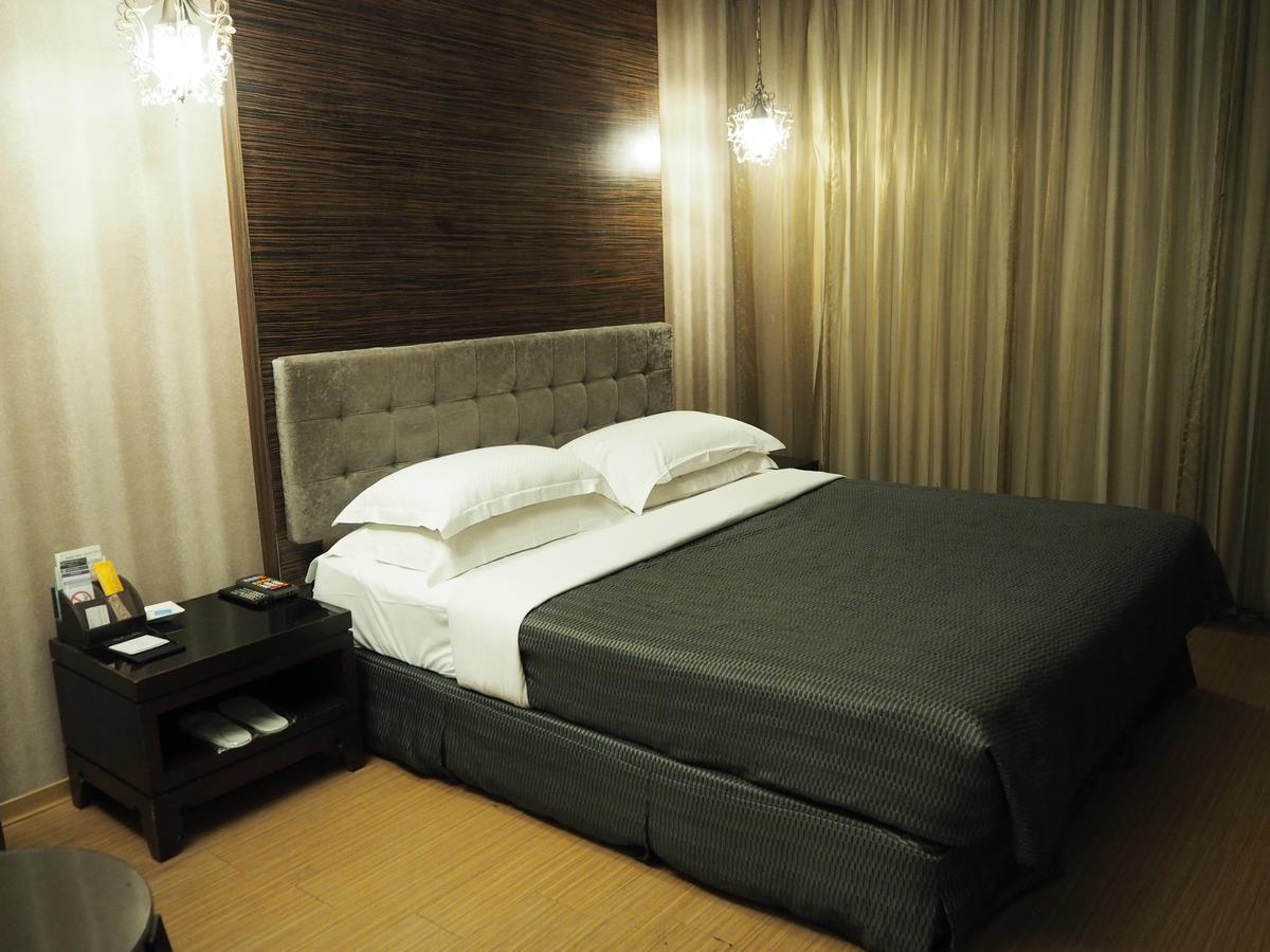 The Riverside Hotel & Motel Kaohsiung Exterior photo