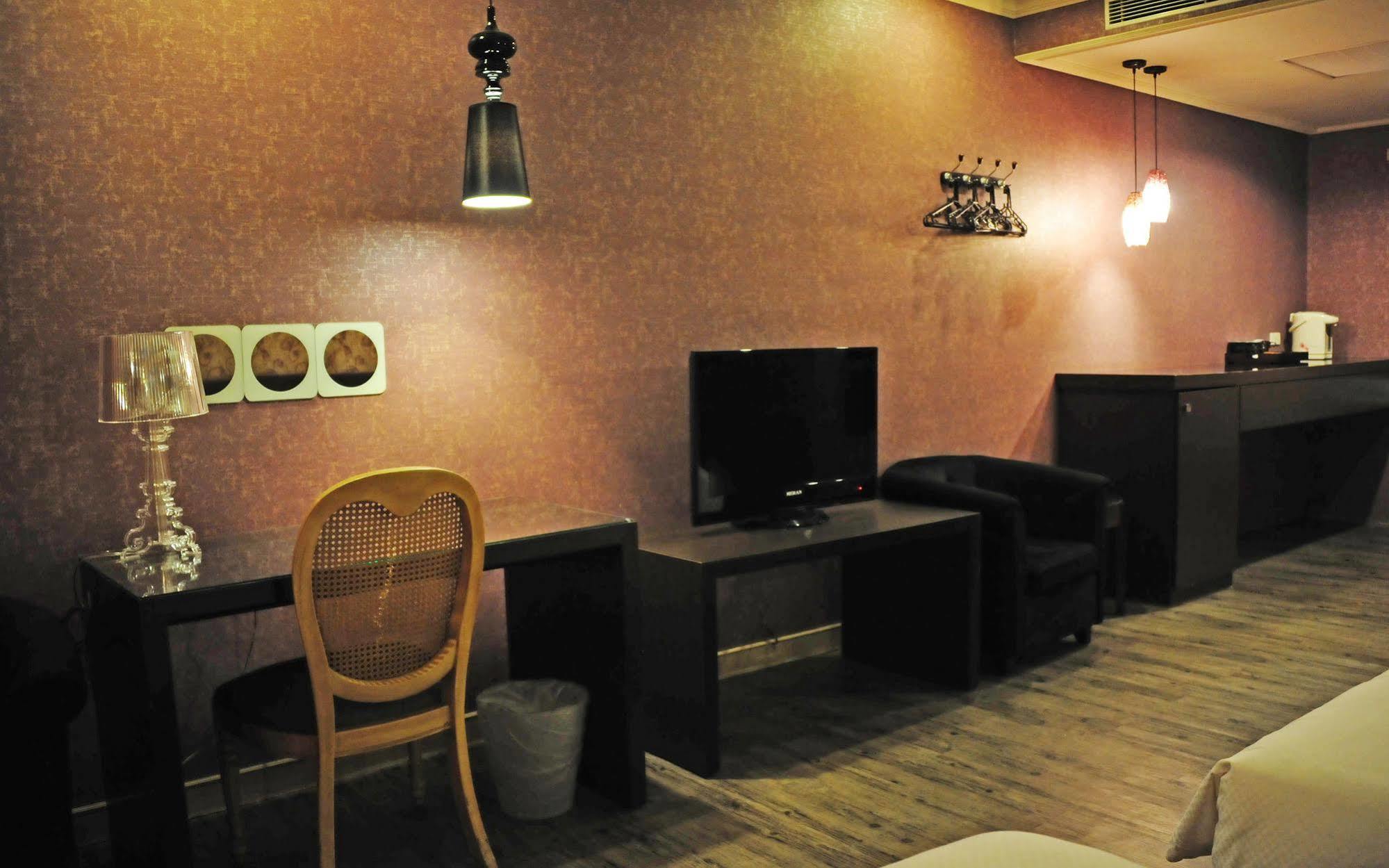 The Riverside Hotel & Motel Kaohsiung Exterior photo