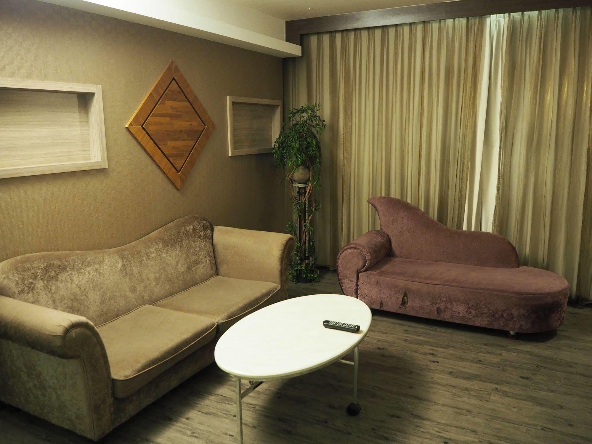 The Riverside Hotel & Motel Kaohsiung Exterior photo