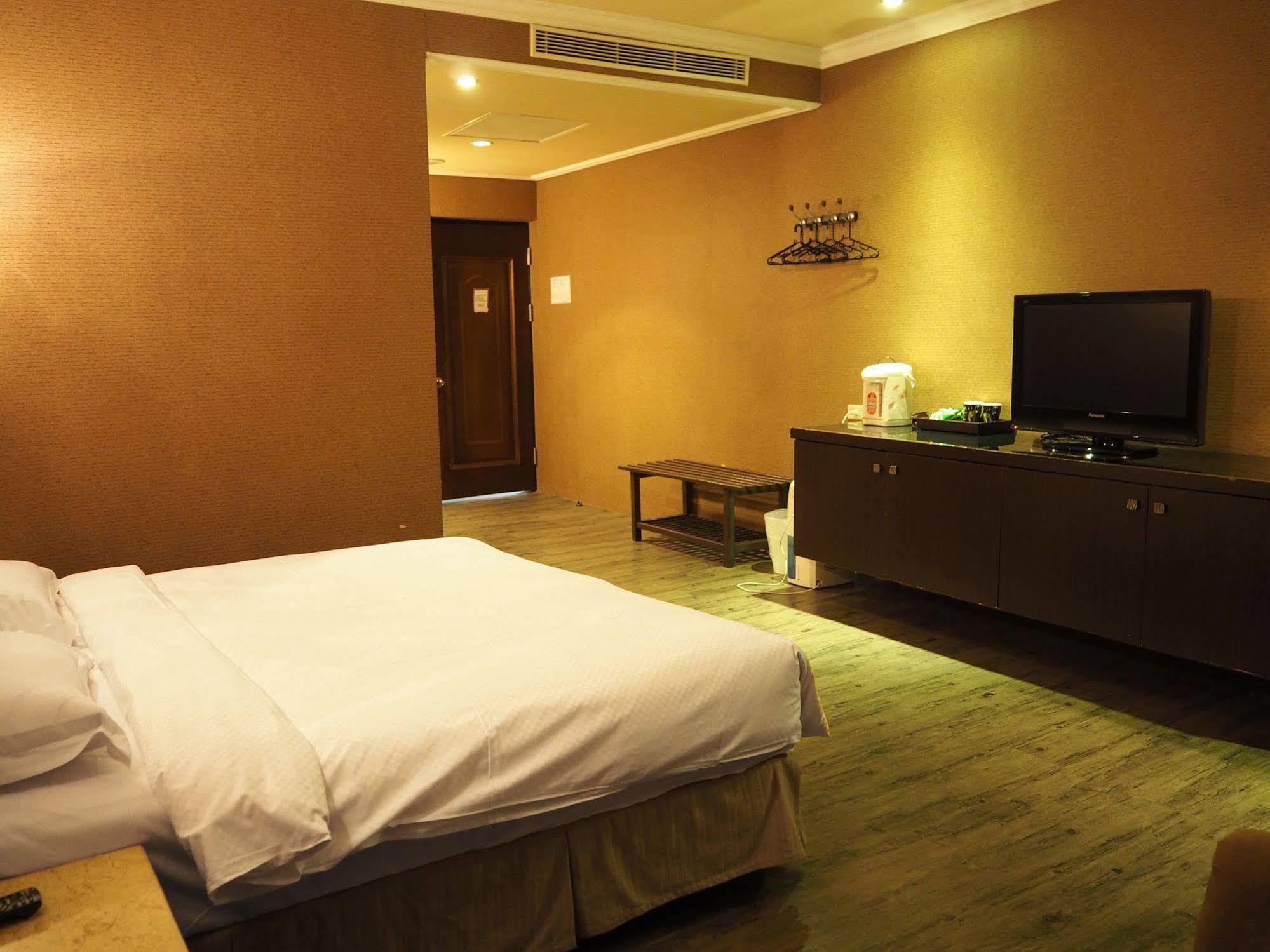 The Riverside Hotel & Motel Kaohsiung Exterior photo