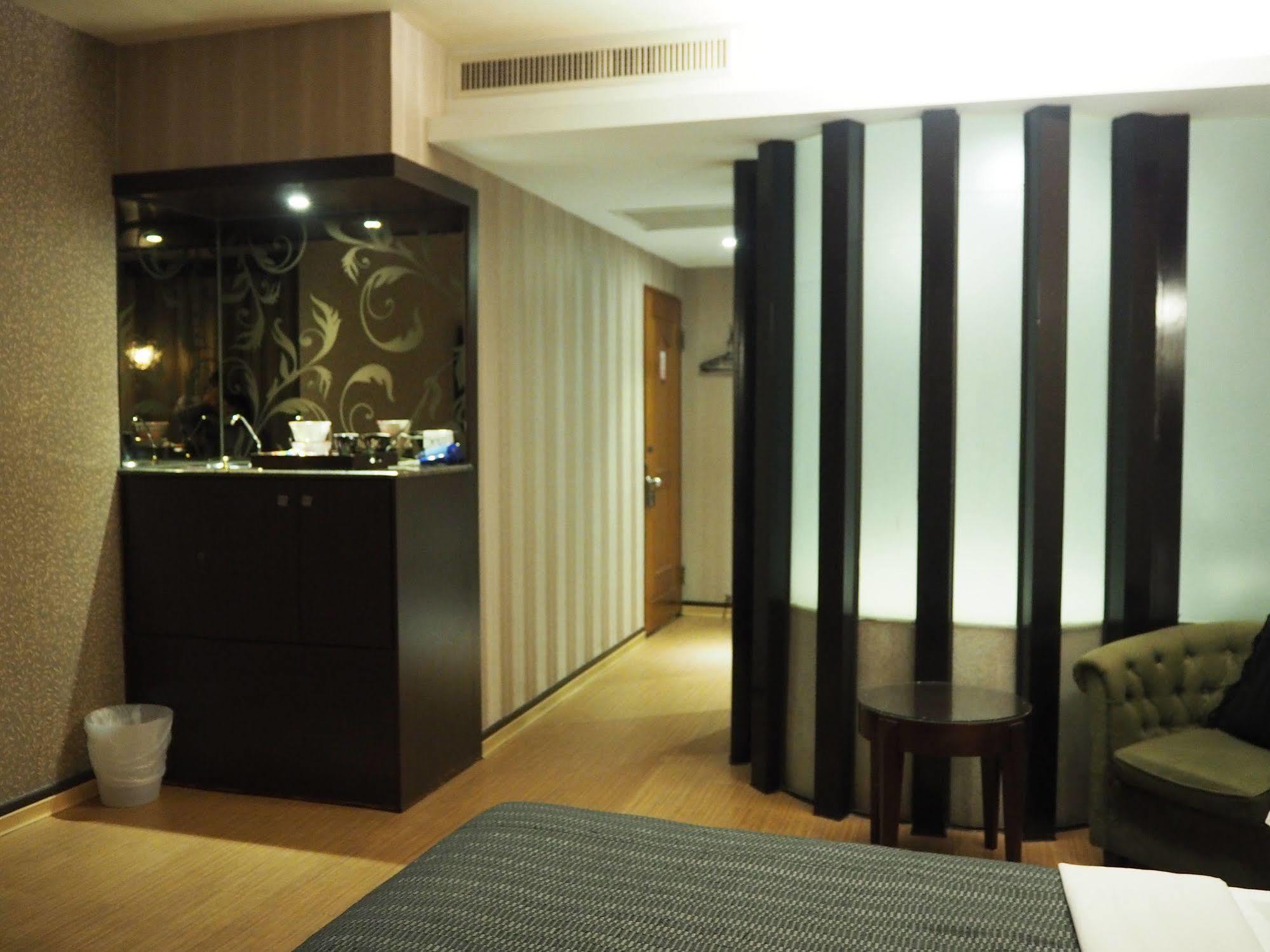 The Riverside Hotel & Motel Kaohsiung Exterior photo