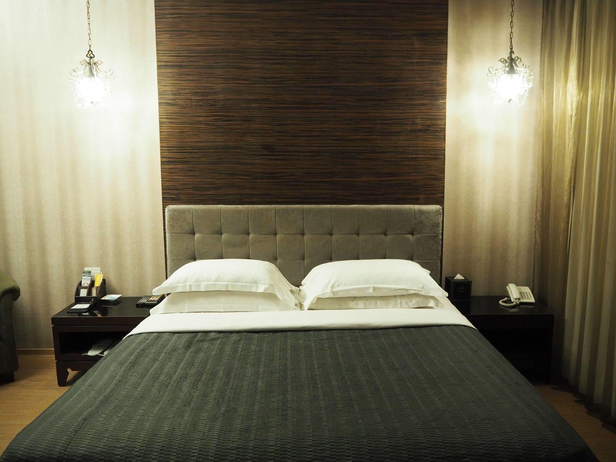 The Riverside Hotel & Motel Kaohsiung Exterior photo