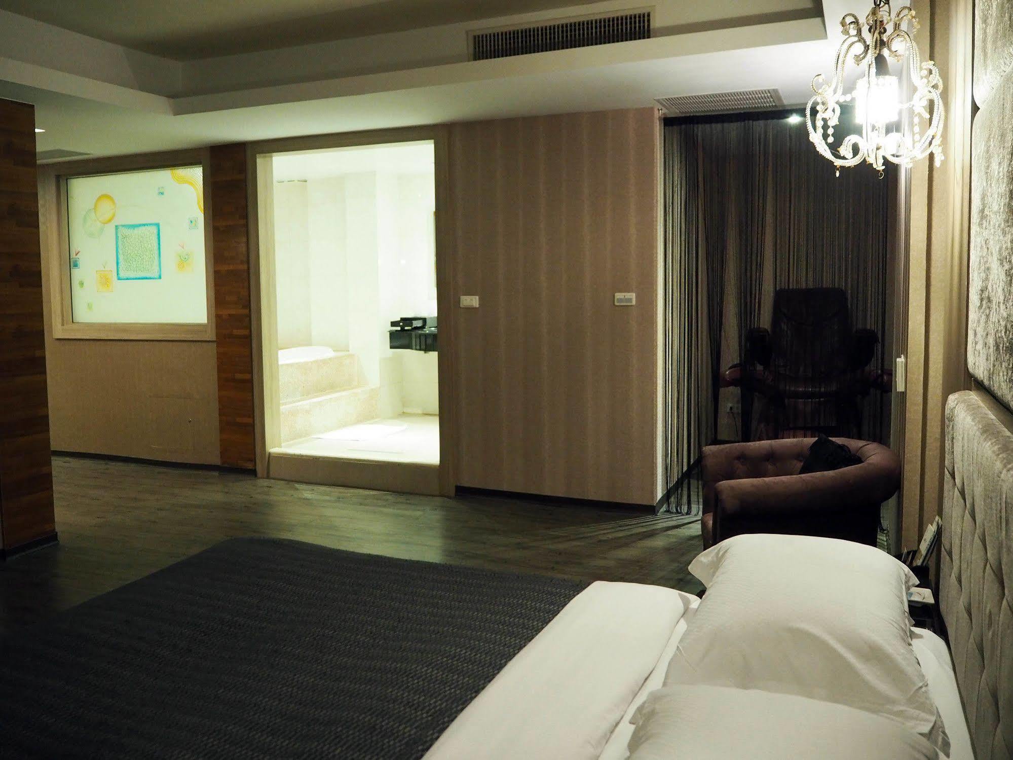 The Riverside Hotel & Motel Kaohsiung Exterior photo