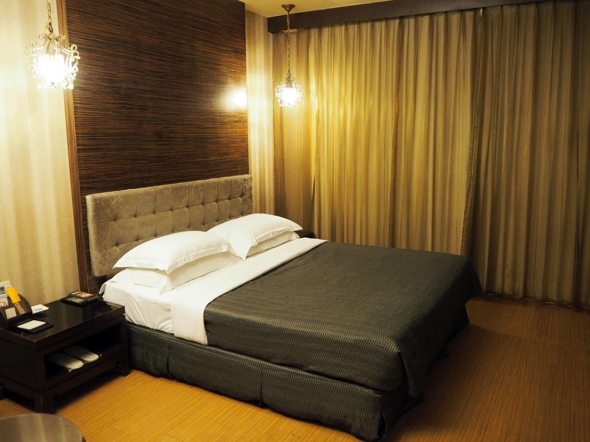 The Riverside Hotel & Motel Kaohsiung Exterior photo